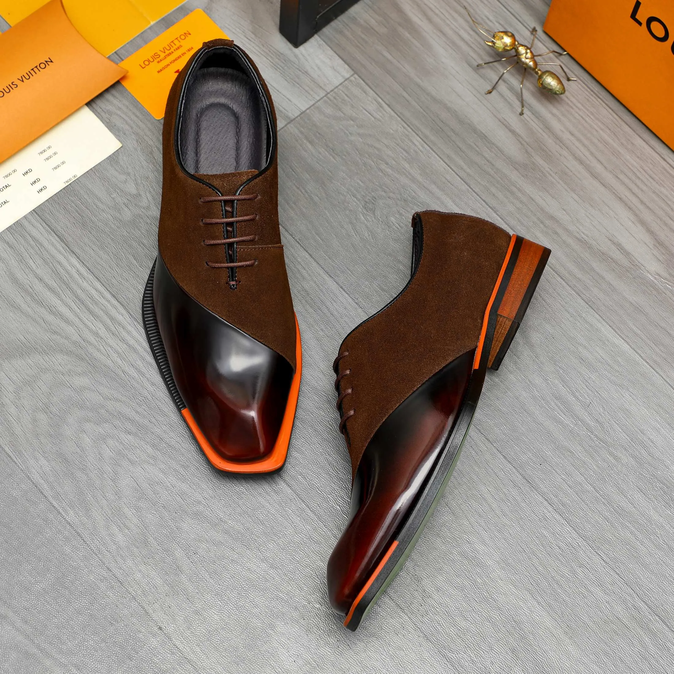 Men's shoes 💰580 Product trademark: LV "Louis Vuitton" business formal lace-up leather shoes Regular size: 37-46 Product materials: Selected high-quality cowhide stitching nubuck leather upper, pigskin lining, rubber outsole